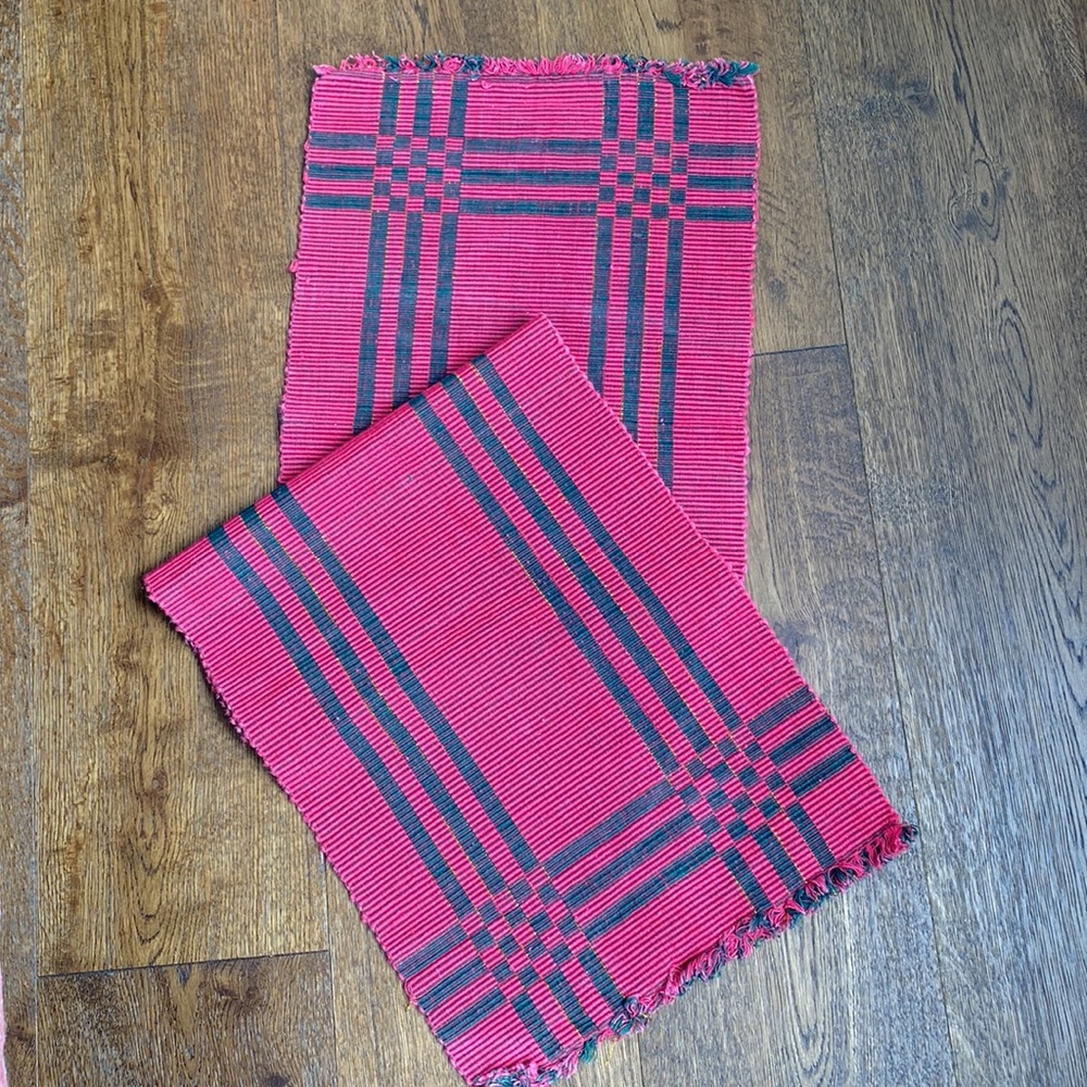 Holiday Table Runner - Picture 4 of 10